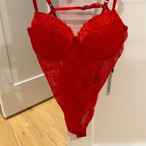 Beautiful lace bodysuit never worn NWT